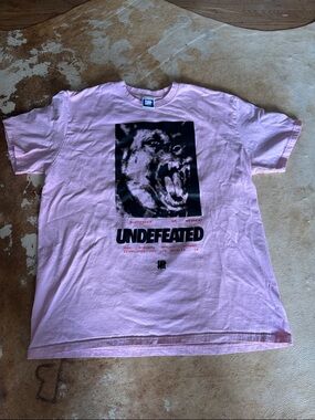 Bootleg Undefeated Pink Short-Sleeve Tee with Dog Black Graphic size XL